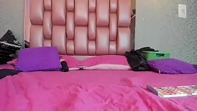 KOURTNEY-- online show from 12.19.25