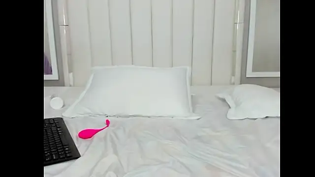 Snapshot of Carohorny4u chatting on 02.25.25 Carohorny4u online show from 02.25.25