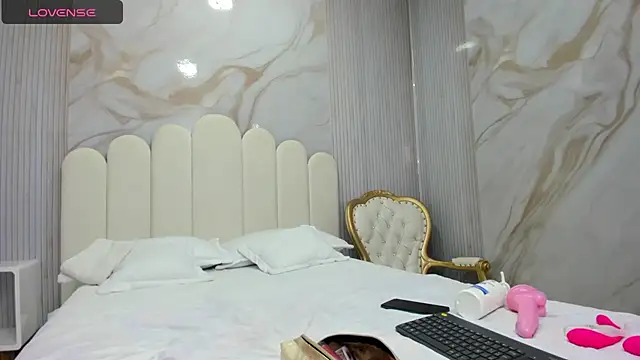 Snapshot of Carohorny4u chatting on 03.07.25 Carohorny4u online show from 03.07.25