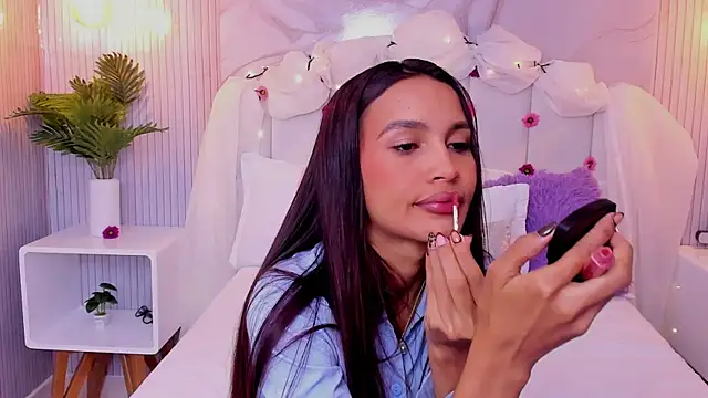 Snapshot of Carohorny4u chatting on 09.19.25 Carohorny4u online show from 09.19.25