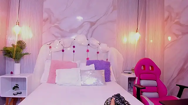 Snapshot of Carohorny4u chatting on 09.20.25 Carohorny4u online show from 09.20.25