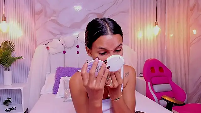 Snapshot of Carohorny4u chatting on 09.21.25 Carohorny4u online show from 09.21.25