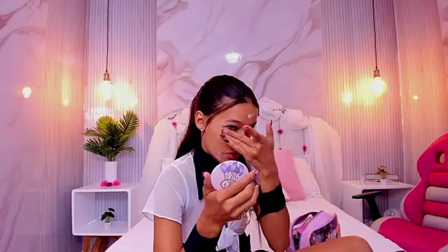 Snapshot of Carohorny4u chatting on 09.26.25 Carohorny4u online show from 09.26.25