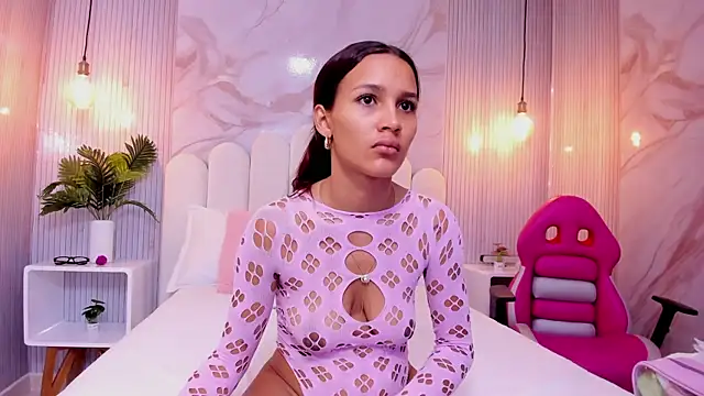 Snapshot of Carohorny4u chatting on 10.12.25 Carohorny4u online show from 10.12.25