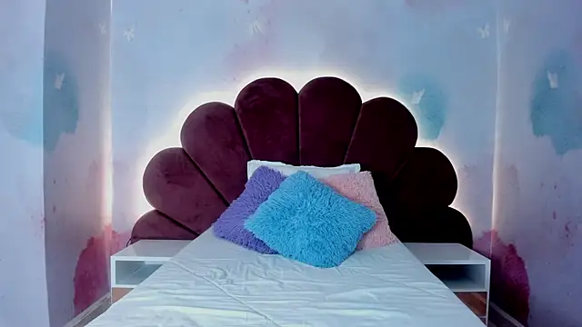 Snapshot of Carohorny4u chatting on 11.21.25 Carohorny4u online show from 11.21.25