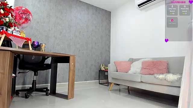 Snapshot of Ella_Pride1 chatting on 02.21.25 Ella Pride1 online show from 02.21.25