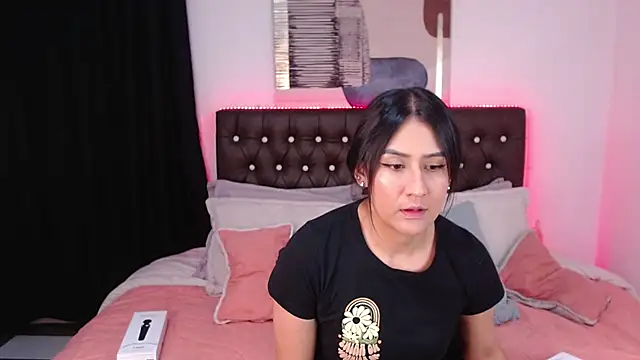 mia aira online show from 03.18.25