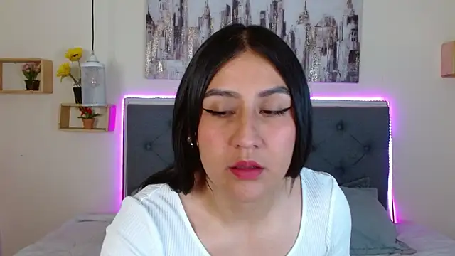 mia aira online show from 09.26.25