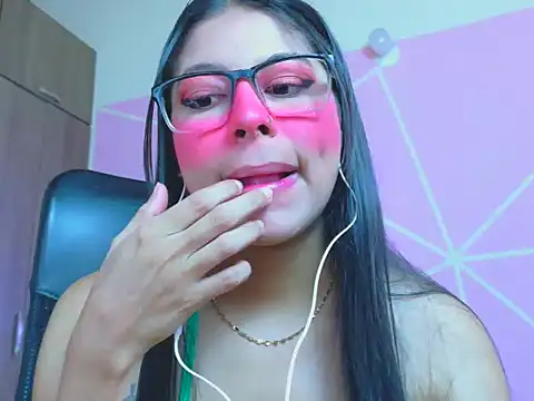 Snapshot of _ALLYSON18_ chatting on 04.23.26 ALLYSON18 online show from 04.23.26