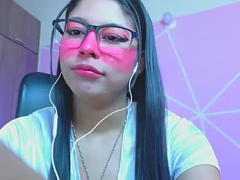 Snapshot of _ALLYSON18_ chatting on 05.12.26 ALLYSON18 online show from 05.12.26
