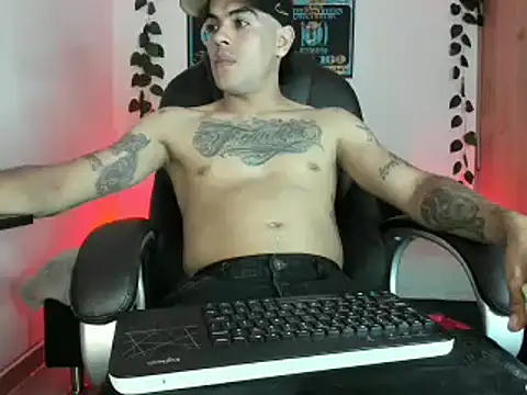 Snapshot of mikee_scooth chatting on 03.23.25 mikee scooth online show from 03.23.25