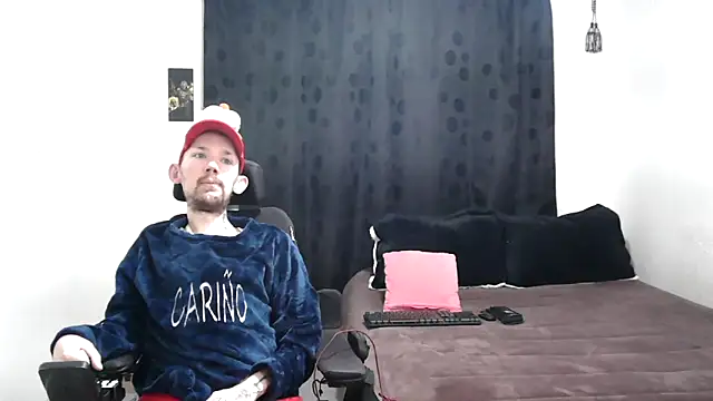 Snapshot of Sophia_and_Thomas chatting on 12.22.24 Sophia and Thomas online show from 12.22.24