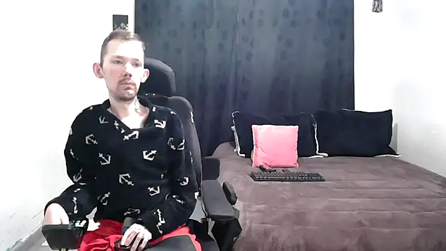 Snapshot of Sophia_and_Thomas chatting on 02.14.25 Sophia and Thomas online show from 02.14.25