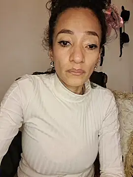 Snapshot of SamaraMartinez chatting on 04.25.26 SamaraMartinez online show from 04.25.26