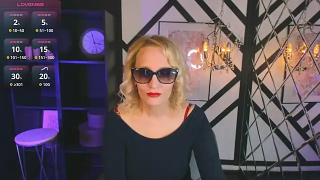 Snapshot of Queen_Anna_ chatting on 05.21.26 Queen Anna online show from 05.21.26