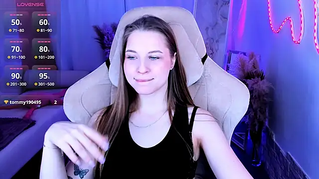 Snapshot of CuteMousee chatting on 12.03.25 CuteMousee online show from 12.03.25