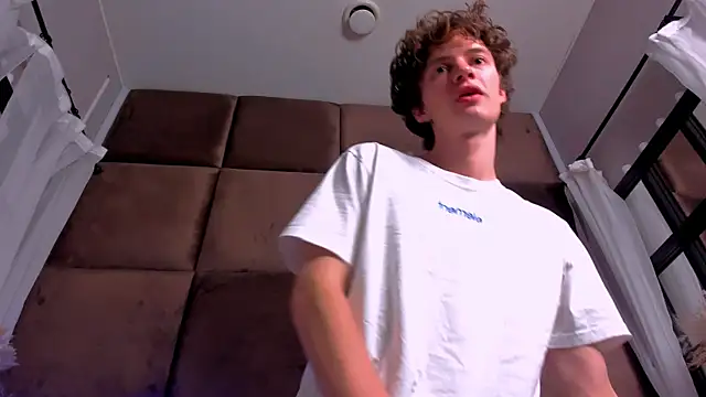 Snapshot of LukeSweet chatting on 05.14.26 LukeSweet online show from 05.14.26