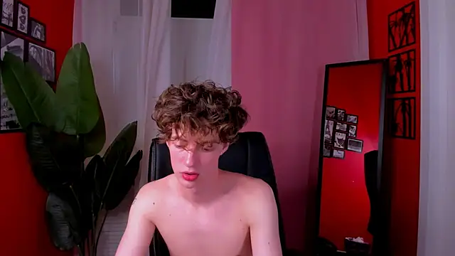 Snapshot of LukeSweet chatting on 06.21.26 LukeSweet online show from 06.21.26