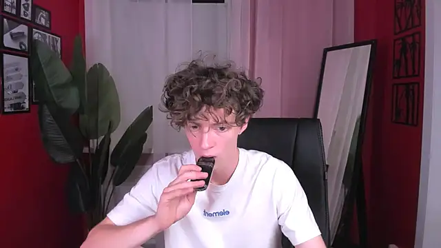 Snapshot of LukeSweet chatting on 07.29.26 LukeSweet online show from 07.29.26