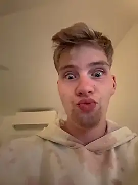 Snapshot of CDLukeLucy420 chatting on 10.02.25 CDLukeLucy420 online show from 10.02.25