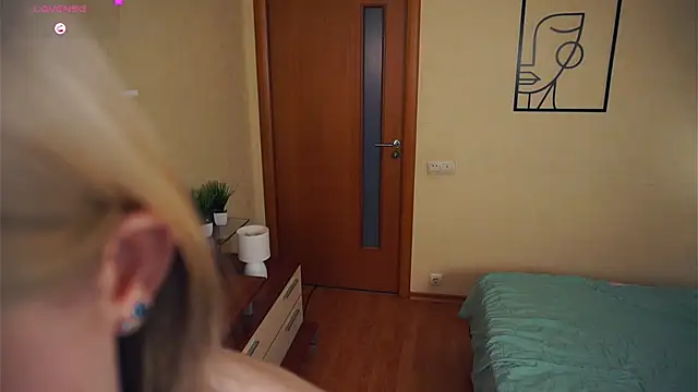 Snapshot of EngelAlman chatting on 03.12.25 EngelAlman online show from 03.12.25