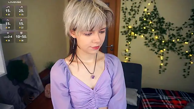 Snapshot of EngelAlman chatting on 09.09.25 EngelAlman online show from 09.09.25