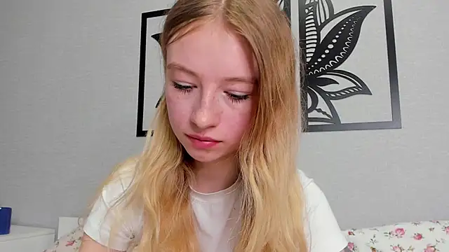 Snapshot of minidivaa_ chatting on 02.04.25 minidivaa online show from 02.04.25