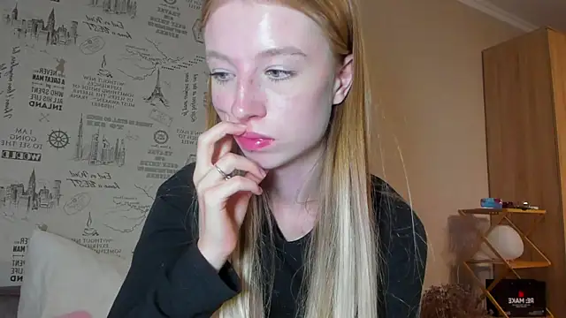 Snapshot of minidivaa_ chatting on 09.11.25 minidivaa online show from 09.11.25