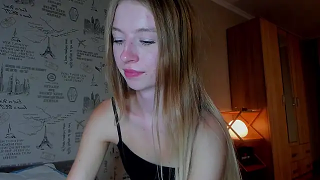 Snapshot of minidivaa_ chatting on 09.22.25 minidivaa online show from 09.22.25