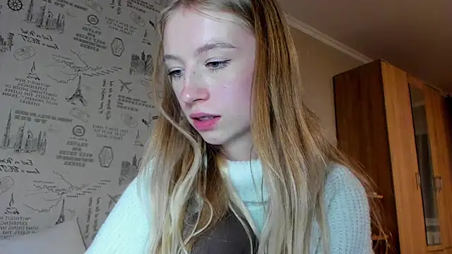 Snapshot of minidivaa_ chatting on 10.12.25 minidivaa online show from 10.12.25