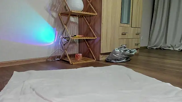 Snapshot of minidivaa_ chatting on 11.22.25 minidivaa online show from 11.22.25