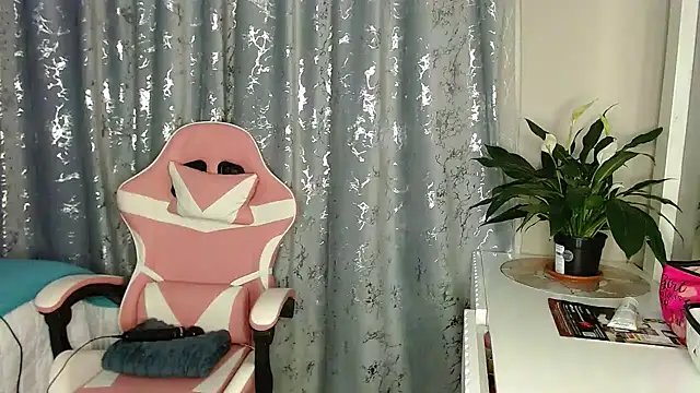 Snapshot of MissBigNipples chatting on 07.15.26 MissBigNipples online show from 07.15.26