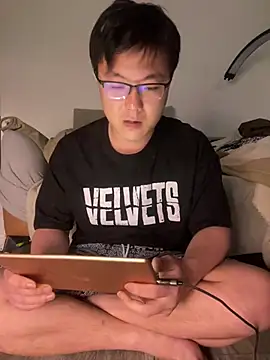 Snapshot of YoY-man chatting on 02.05.25 YoY-man online show from 02.05.25