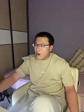 Snapshot of YoY-man chatting on 03.11.26 YoY-man online show from 03.11.26