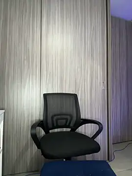 Libia James online show from 02.18.25