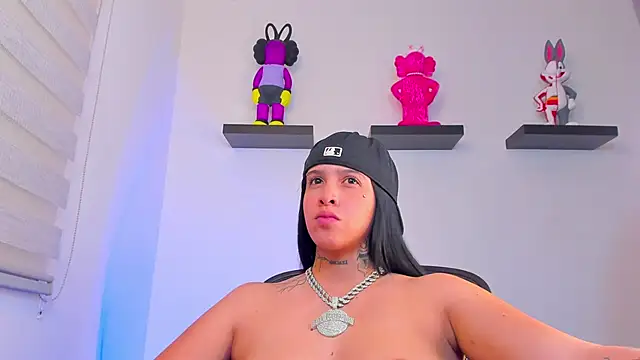 Snapshot of Gangster_Girl chatting on 12.23.24 Gangster Girl online show from 12.23.24