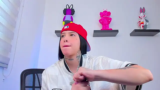 Snapshot of Gangster_Girl chatting on 12.29.24 Gangster Girl online show from 12.29.24