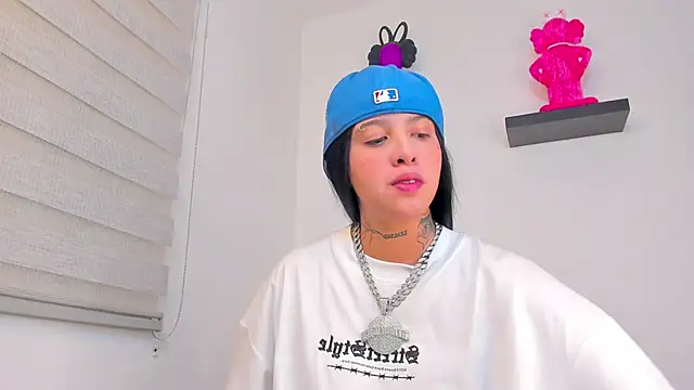 Snapshot of Gangster_Girl chatting on 01.02.25 Gangster Girl online show from 01.02.25