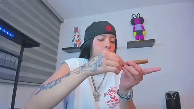 Snapshot of Gangster_Girl chatting on 11.26.25 Gangster Girl online show from 11.26.25