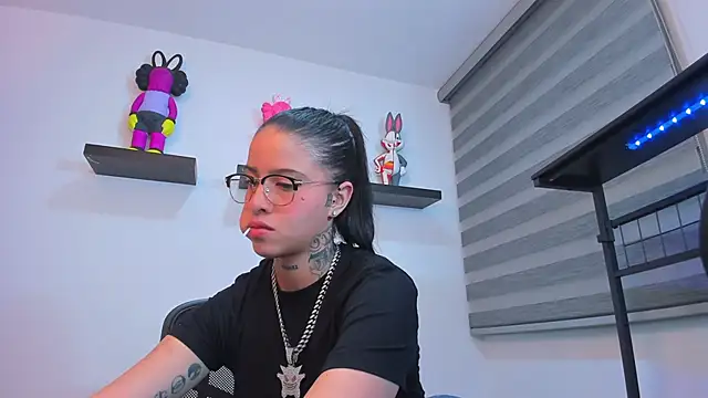 Snapshot of Gangster_Girl chatting on 11.28.25 Gangster Girl online show from 11.28.25