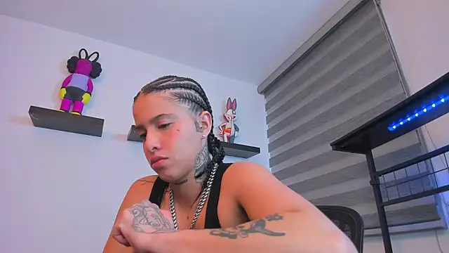 Snapshot of Gangster_Girl chatting on 11.30.25 Gangster Girl online show from 11.30.25