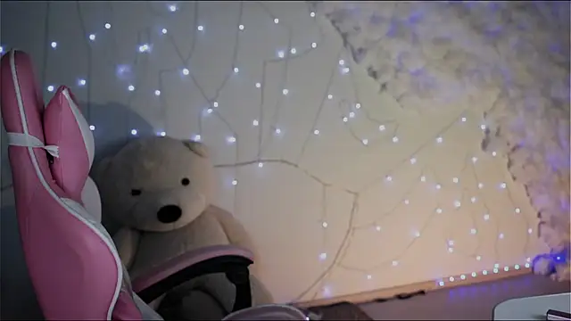 Snapshot of Lana__May chatting on 12.20.24 Lana May online show from 12.20.24