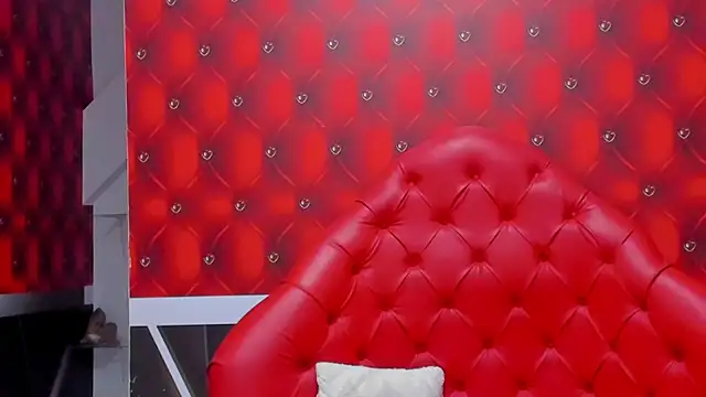 SARAFOXX  online show from 02.15.25