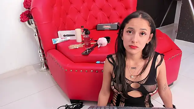 SARAFOXX  online show from 02.20.25