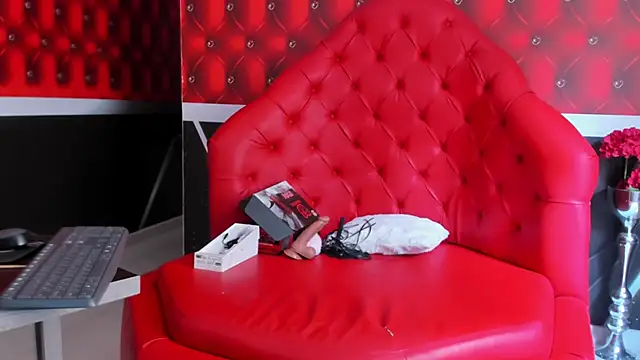 SARAFOXX  online show from 03.08.25