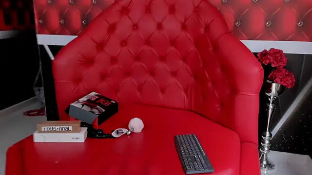 SARAFOXX  online show from 03.12.25