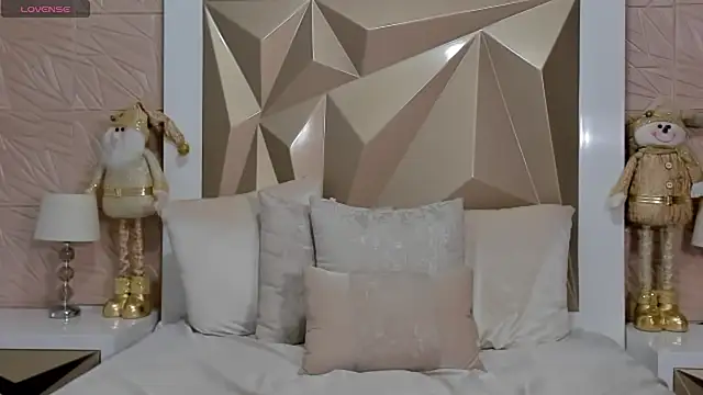 PassionMacoll online show from 12.15.24