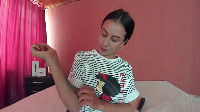 Snapshot of EmiGomez_ chatting on 03.05.25 EmiGomez online show from 03.05.25