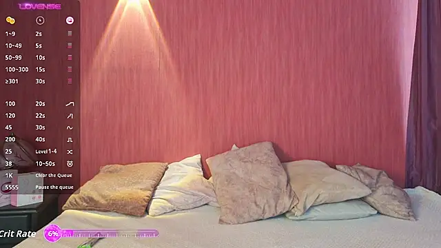 Snapshot of EmiGomez_ chatting on 09.15.25 EmiGomez online show from 09.15.25