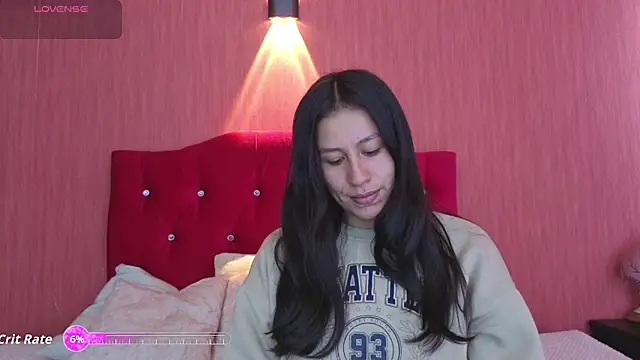 Snapshot of EmiGomez_ chatting on 09.29.25 EmiGomez online show from 09.29.25